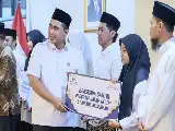 Wagub Taj Yasin Dorong Santri Penerima Beasiswa Kuasai Teknologi Modern Tanpa Kehilangan Identitas Pesantren