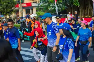 Wali Kota Bogor Dedie A. Rachim Dorong Pola Hidup Sehat Lewat Aksi Jalan Santai dan Donasi Sosial
