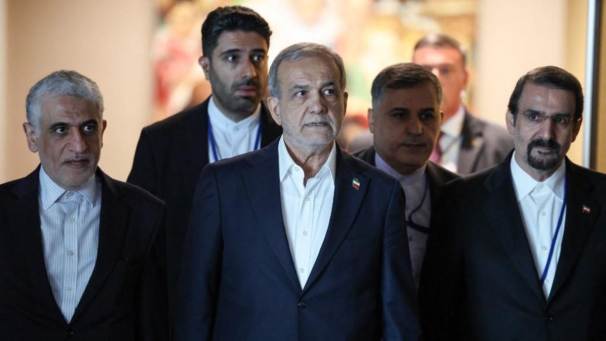 Ketegangan Memuncak, Presiden Iran Bertolak Pulang Usai Serangan Udara AS di Selat Hormuz