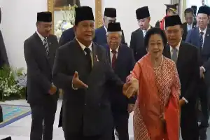 Simbol Politik Kebangsaan: Makna di Balik Momen Kehangatan Prabowo dan Megawati
