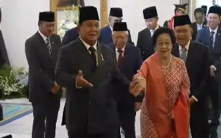 Simbol Politik Kebangsaan: Makna di Balik Momen Kehangatan Prabowo dan Megawati