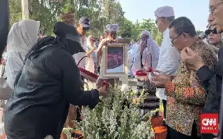 Negara Berikan Penghormatan Terakhir, Rachmat Gobel Dimakamkan di TMP Kalibata