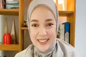 Perjalanan Spiritual Dewi Sandra: Menemukan Kedamaian Hakiki Lewat Hijrah Usai Ujian Hidup Bertubi-tubi