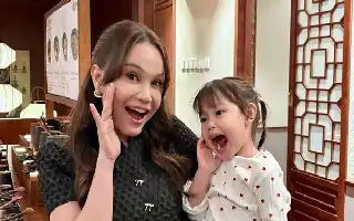 Tampil Kompak, Kebersamaan Rossa dan Putrinya Raina Curi Perhatian Publik