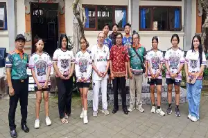 Jaring Bibit Muda Berbakat, FHI Badung Sosialisasikan Cabang Olahraga Hoki di SMPN 2 Abiansemal