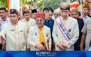 Jokowi Tampil Gagah dalam Balutan Busana Adat Lampung saat Terima Gelar Kehormatan "Baginda Pemuka Bangsa"