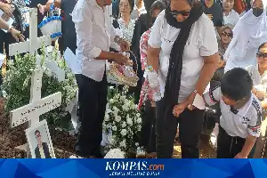 Suasana Haru Warnai Pemakaman Komedian Temon di TPU Tanah Kusir, Keluarga Kenang Sosok Humoris