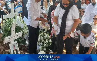 Suasana Haru Warnai Pemakaman Komedian Temon di TPU Tanah Kusir, Keluarga Kenang Sosok Humoris