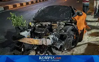 Kecelakaan Tunggal di Sukoharjo: McLaren Terbelah Dua Usai Hantam Tiang Listrik