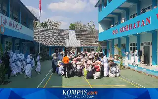 Simulasi Gempa Magnitudo 7 Warnai MPLS Siswa Baru SMK Kesehatan Wonosari