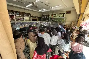 Jelang Tahun Ajaran Baru, Sentra Seragam dan Alat Tulis di Yogyakarta Diserbu Pembeli