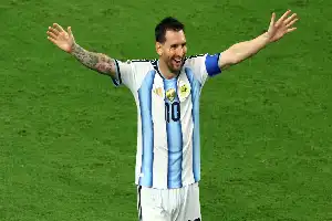 Sisi Humoris Lionel Messi Tanggapi Agresivitas Pemain Cape Verde di Piala Dunia