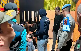 Razia Hiburan Malam di Garut, Petugas Gabungan Amankan Pengguna Narkoba dan Puluhan Botol Miras