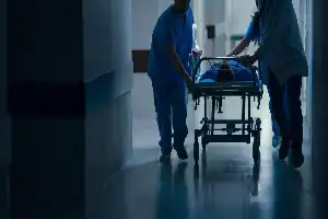 Malapraktik Klinik Gigi di China: Pria Lansia Kehilangan 12 Gigi Akibat Janji Manis Implan