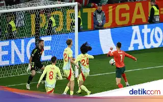Unai Simon Peringatkan Spanyol Terkait Ancaman Cristiano Ronaldo