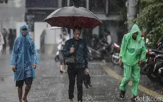 Waspada Bahaya Mikroplastik, Pakar Imbau Masyarakat Hindari Konsumsi Air Hujan Langsung
