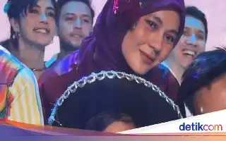 Momen Kebersamaan Paula Verhoeven dan Baim Wong di Wisuda Kiano