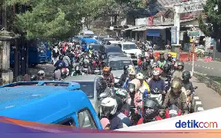 Volume Kendaraan Meningkat, Polisi Berlakukan Sistem Satu Arah di Jalur Puncak