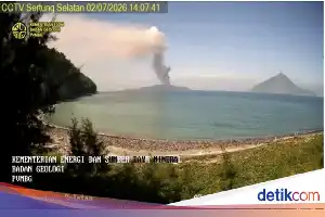 Badan Geologi Pastikan Video Erupsi Dahsyat Anak Krakatau yang Viral adalah Hoaks