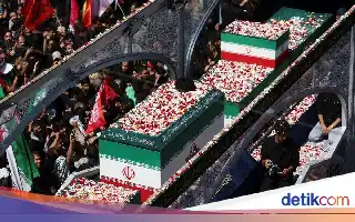 Donald Trump Soroti Fenomena Pemakaman Khamenei, Sebut Pelayat Menangis Palsu
