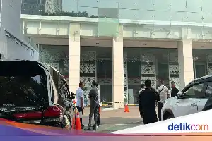 Fenomena Anomali Suhu, Kaca Gedung BGN Jakarta Pusat Pecah Akibat Pemuaian