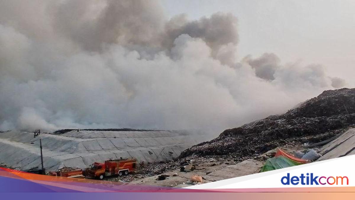 Memasuki Hari Ketiga, Upaya Pemadaman Kebakaran TPA Jatiwaringin Terus Dioptimalkan