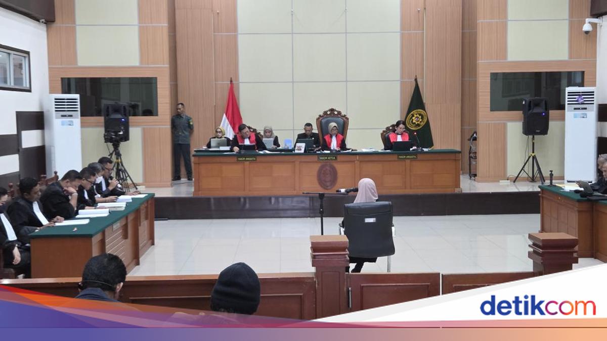 Tifauzia Tyassuma Hadapi Dakwaan Pidana Terkait Tuduhan Ijazah Palsu Jokowi