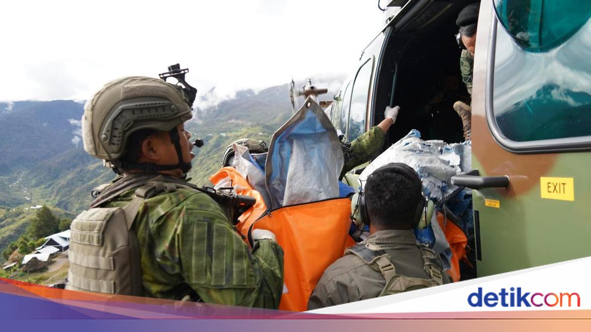 TNI Berhasil Evakuasi Jenazah Pilot Pesawat AMA Korban Penembakan di Yahukimo