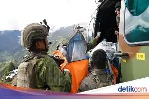 TNI Berhasil Evakuasi Jenazah Pilot Pesawat AMA Korban Penembakan di Yahukimo