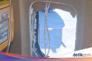 Insiden Jendela Lepas pada Boeing 737 NG Ryanair di Yunani: Penumpang Selamat dari Kondisi Kritis