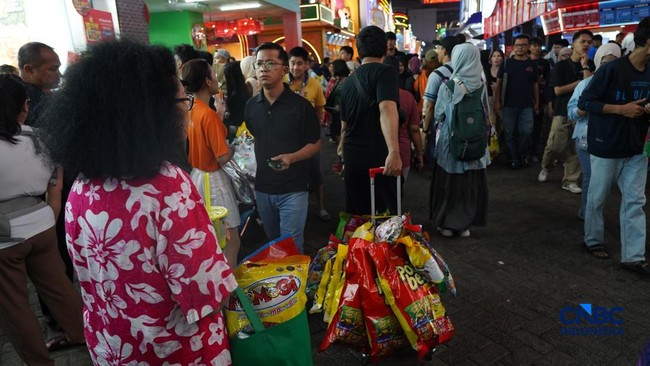 Jakarta Fair 2026 Diserbu Pengunjung, Fenomena 'Jastiper' Bawa Koper Warnai Pameran