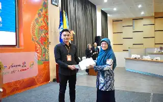 Harumkan Nama Kampus, Mahasiswa Magister Kesehatan Masyarakat UGM Sabet Penghargaan Best Oral Presenter di Konferensi InaHEA 2026