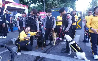 Pembukaan Pekan Olahraga Polri 2026 di Bandung Meriah, Atraksi K-9 Polda Jabar Curi Perhatian Warga