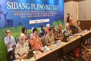 Perkuat Sinergi Tiga Sektor, ISEI Konsisten Kawal Kebijakan Ekonomi Nasional dan Daerah