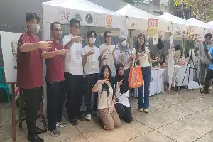 Asah Jiwa Entrepreneurship, Mahasiswa Baru UC Jakarta Gelar Praktik Bisnis di Blok M