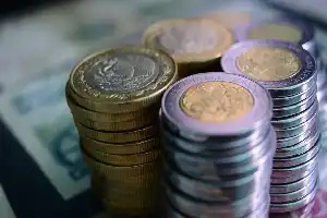Tren Investasi 2026: Mengapa Masyarakat Indonesia Mulai Melirik Perak Dibanding Emas