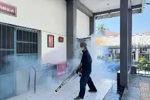 Antisipasi Penyebaran DBD, Lapas Kelas I Makassar Gelar Fogging Masal dan Edukasi 3M Plus