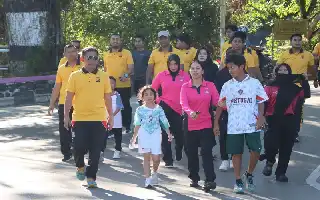 Sambut Hari Bhayangkara ke-80, Polres HST Gelar Jalan Santai dan Olahraga Keluarga
