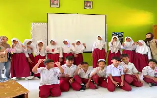 KKN UNISRI Latih Siswa SD N 1 Jati Sragen Rintis Jiwa Wirausaha Lewat Kreasi Manik-Manik