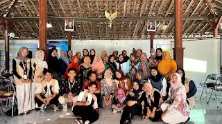 Dorong Daya Saing Lokal, Mahasiswa KKN Unisri Dampingi Pelaku UMKM Sragen Rambah Pasar Digital