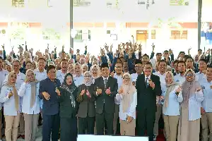 Luluskan Ratusan Mahasiswa, IKIP PGRI Bojonegoro Dorong Lulusan Kuasai Teknologi dan Berkarakter