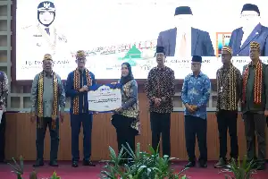 BPKH Salurkan Bantuan Beasiswa dan Sarana Sanitasi di Lampung Melalui Dana Abadi Umat