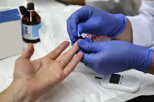 Penting bagi Pria: Empat Tes Darah Utama untuk Deteksi Dini Penyakit di Usia Matang