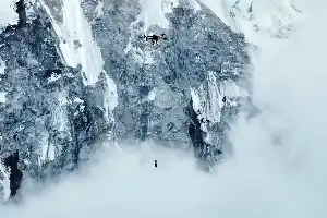Inovasi Drone DJI Taklukkan Puncak Everest: Transformasi Logistik hingga Riset Iklim