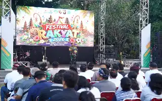 Sinergi TNI dan Kadin Bali, Festival Rakyat Nobar Bola Gembira Gerakkan Ekonomi UMKM di Denpasar