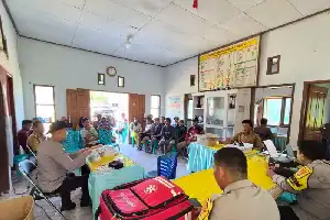 Polres Tojo Unauna Berikan Layanan Kesehatan Gratis bagi Warga Desa Takibangke