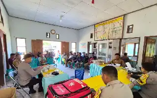 Polres Tojo Unauna Berikan Layanan Kesehatan Gratis bagi Warga Desa Takibangke