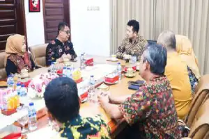 Wagub Emil Dukung Inkubator Bisnis PMI untuk Dorong Kemandirian Ekonomi Pahlawan Devisa