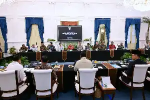 Prabowo Bahas Arah Politik Luar Negeri RI bersama Tokoh dan Akademisi di Istana