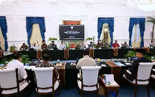 Prabowo Bahas Arah Politik Luar Negeri RI bersama Tokoh dan Akademisi di Istana